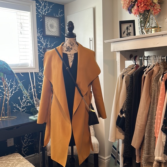 Gorgeous mustard yellow, light weight jacket!! In Size M - Picture 16 of 16
